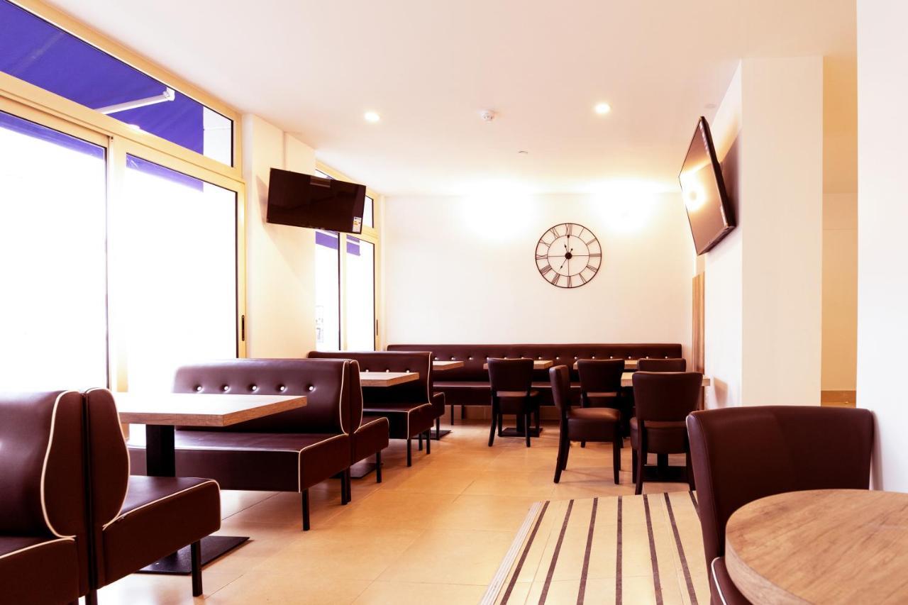 Le Theatre Hotel Suresnes Bagian luar foto