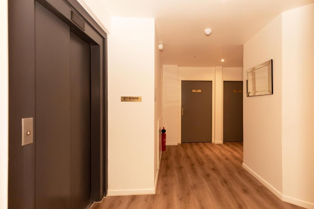 Le Theatre Hotel Suresnes Bagian luar foto