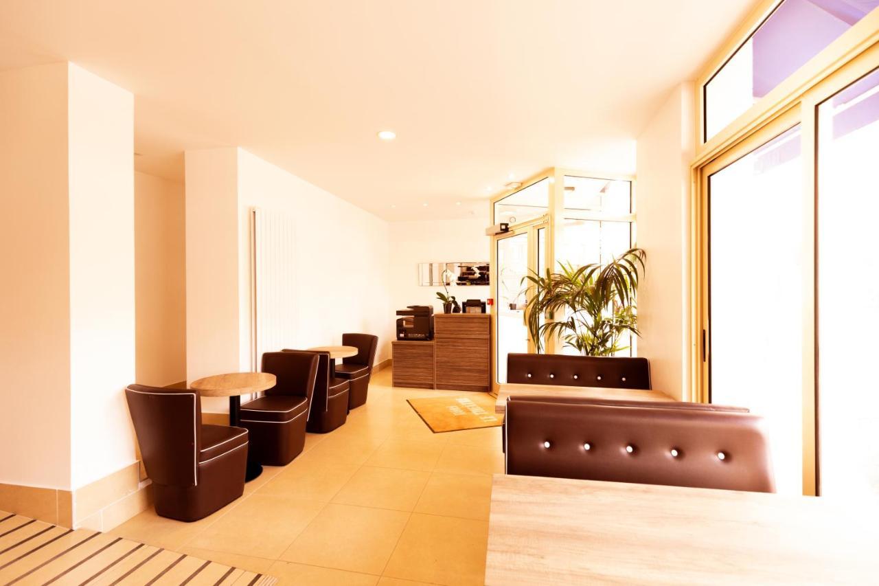 Le Theatre Hotel Suresnes Bagian luar foto