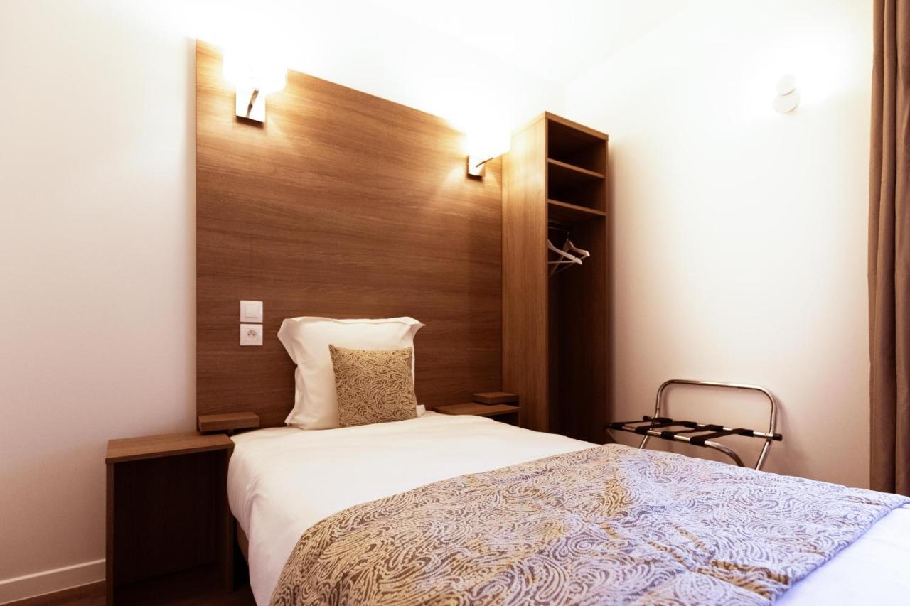 Le Theatre Hotel Suresnes Bagian luar foto